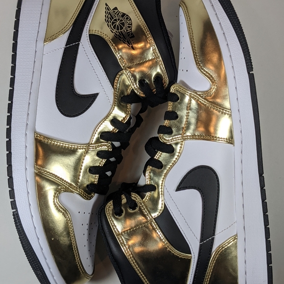 Air Jordan 1mid Gold Metallic sz 11.5 Brand New main image 4